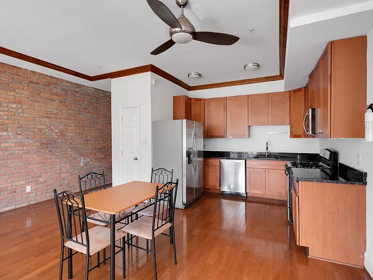 1337 Girard St NW #3 — Photo 10