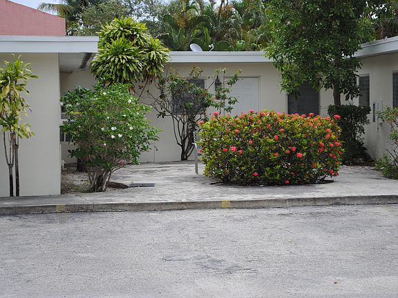 4th image of 400 SE 11th Ct