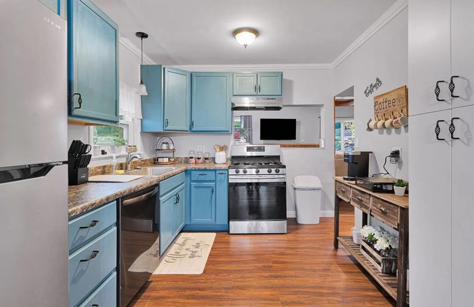 3 bed, 1250 sqft, $2,735 — Photo 3