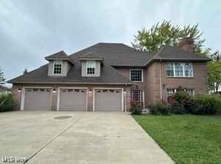 413 Geneva Point, Roaming Shores, OH 44084