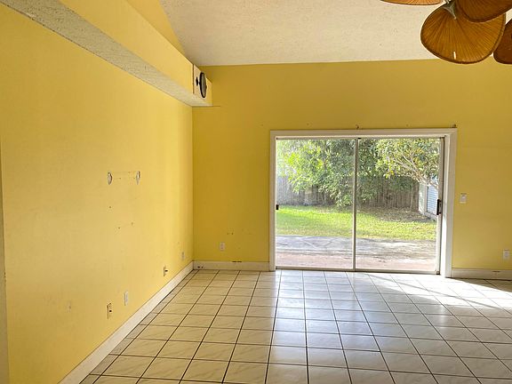 3rd image of 3204 SE Quay Street