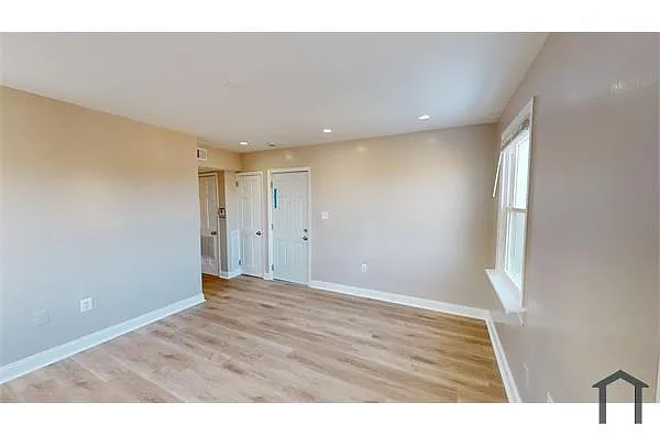 Building Photo - 3137 Buena Vista Ter SE #3