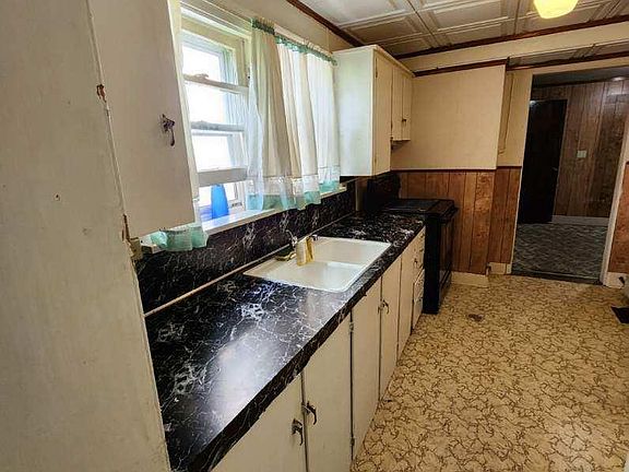 5th image of 78 E Jefferson St #7