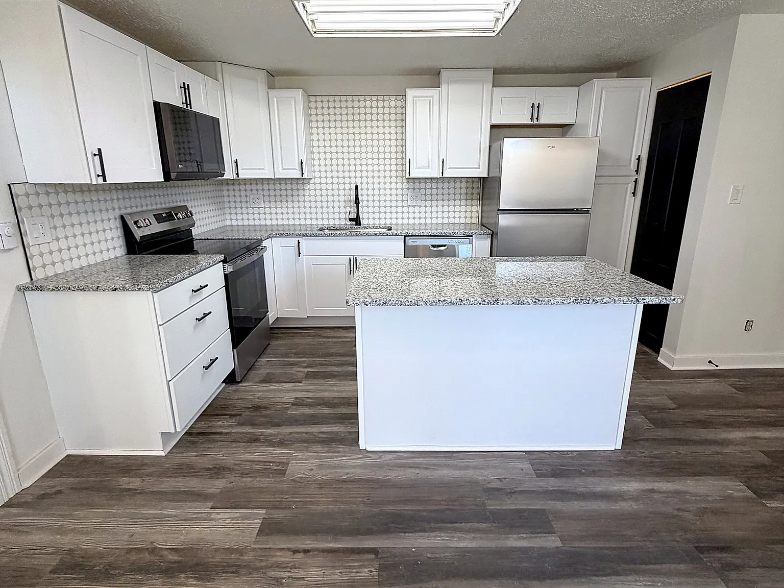 1 bed, 900 sqft, $895 — Photo 3