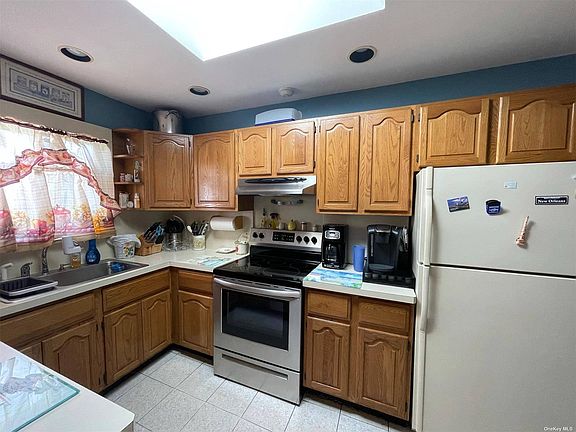 3rd image of 78 Willets Dr