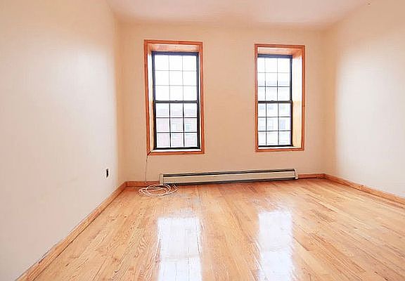 4th image of 726 Willoughby Ave #3