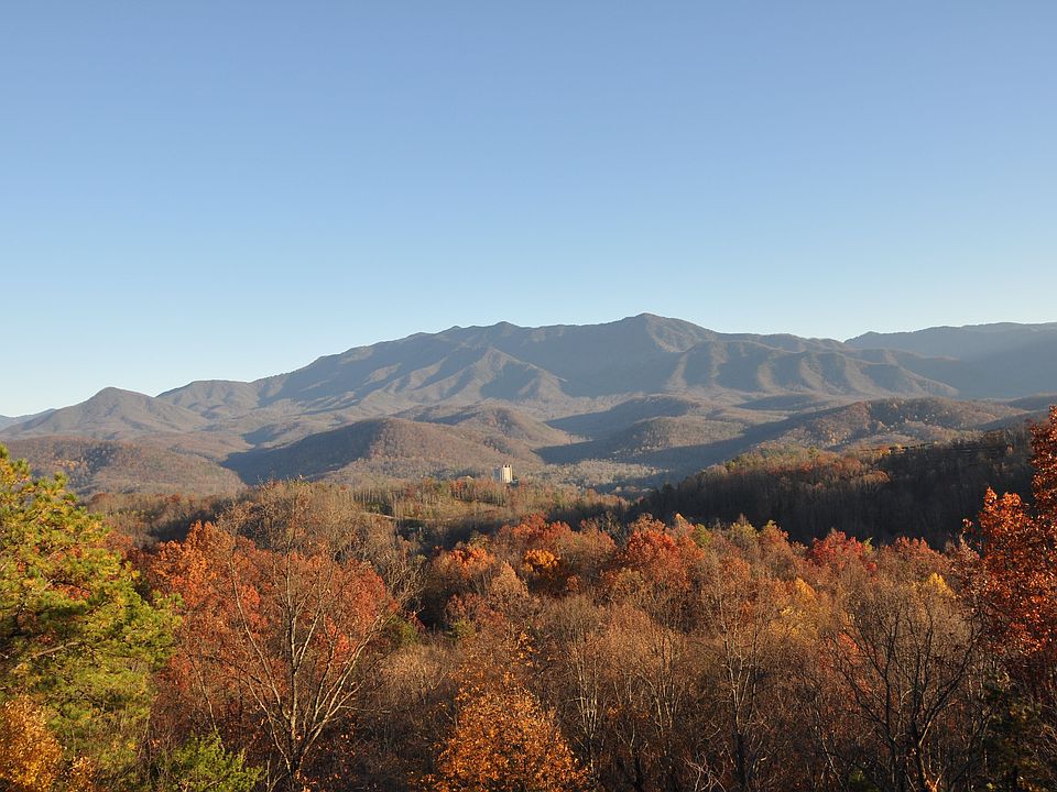 2nd image of 836 N Skyline Dr