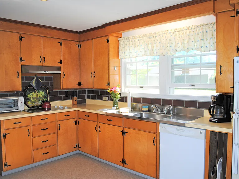 24 Ferry Rd — Photo 6