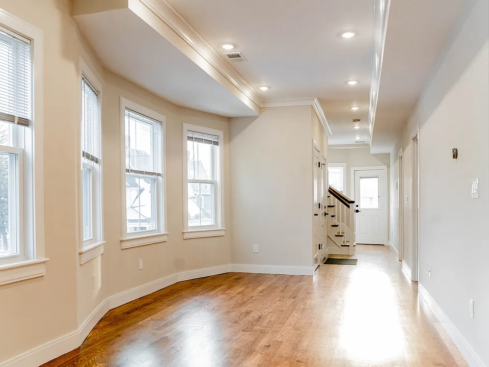 11 Falkland St #3