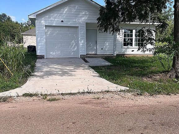 4th image of 620 Church St