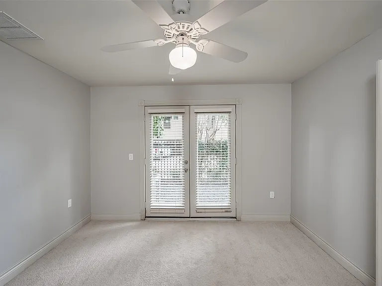 315 Sandman St — Photo 43