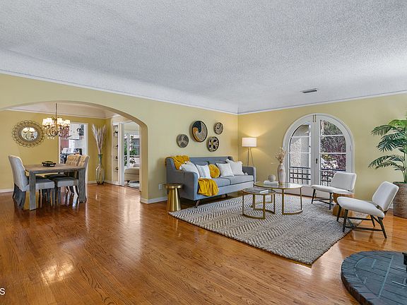 3rd image of 426 Fremont Ave