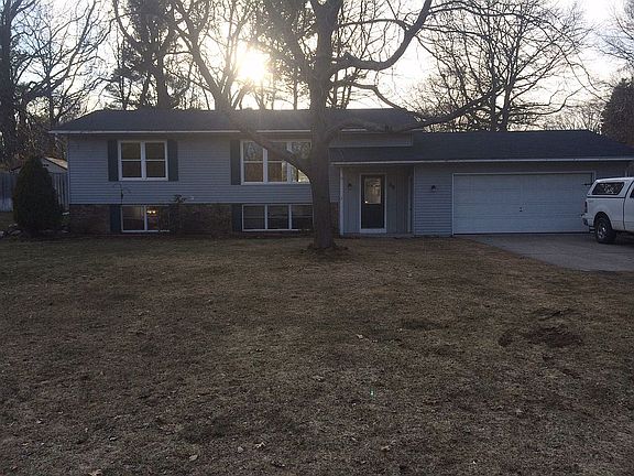 2nd image of 32 Iroquois Ave