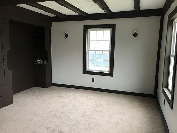 3rd image of 981 Bedford St #1