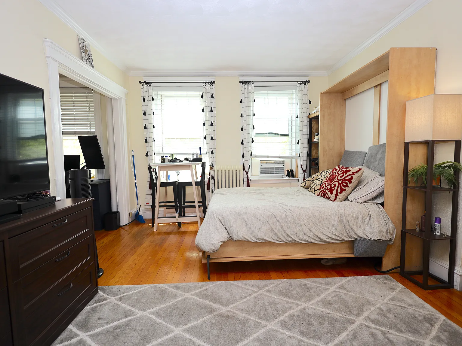 Studio, 400 sqft, $2,500 — Photo 2