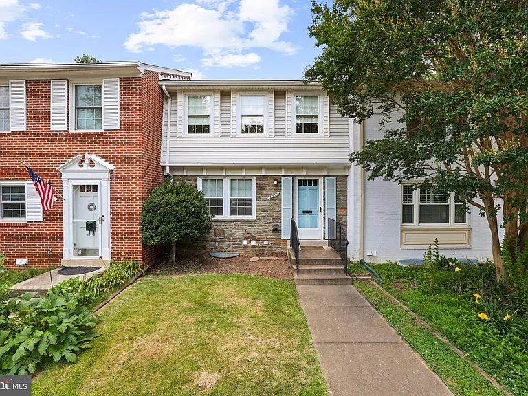 8350 Glastonbury Ct — Photo 2