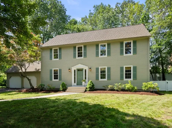 100 Avery Heights Dr, Holden, MA 01520