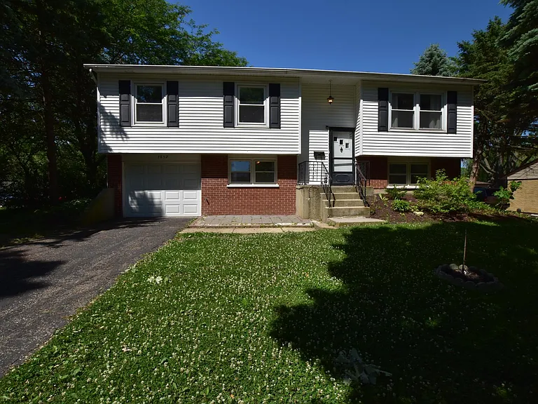 7852 Sprucewood Ave — Photo 2