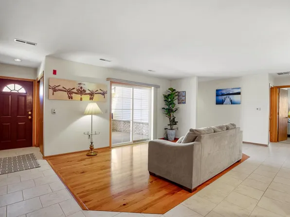 6145 South Creekside DRIVE #1, Cudahy, WI 53110