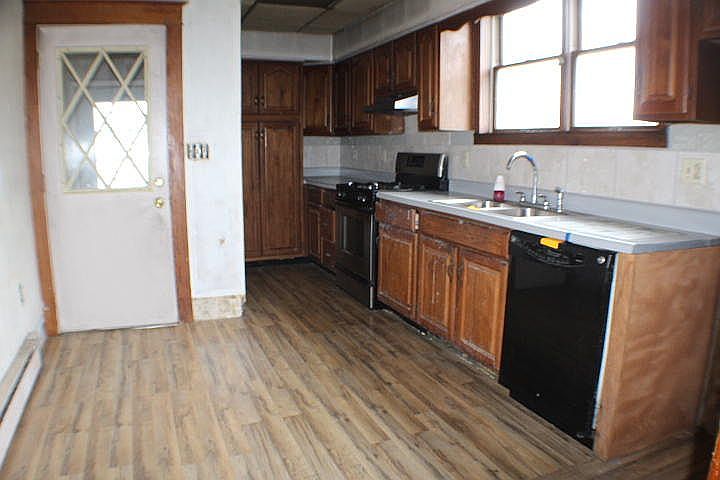 2nd image of 1102 Dorey St