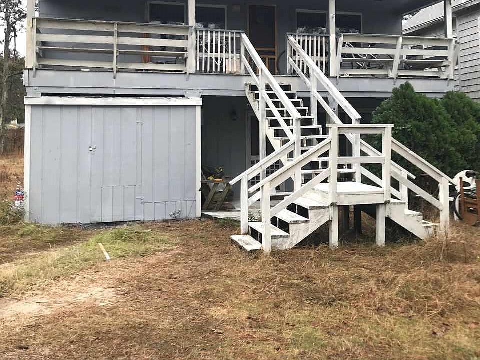 2nd image of 707 Holly St