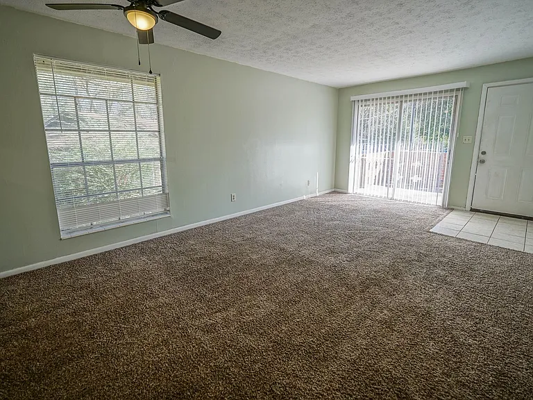 2304 Hartsfield Ct #B — Photo 4