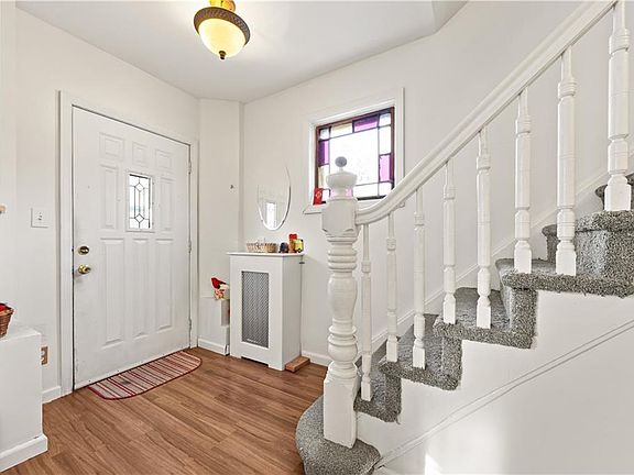 2nd image of 39 Reynolds St