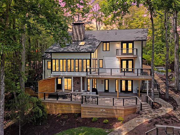 3rd image of 145 Broadwater Ct