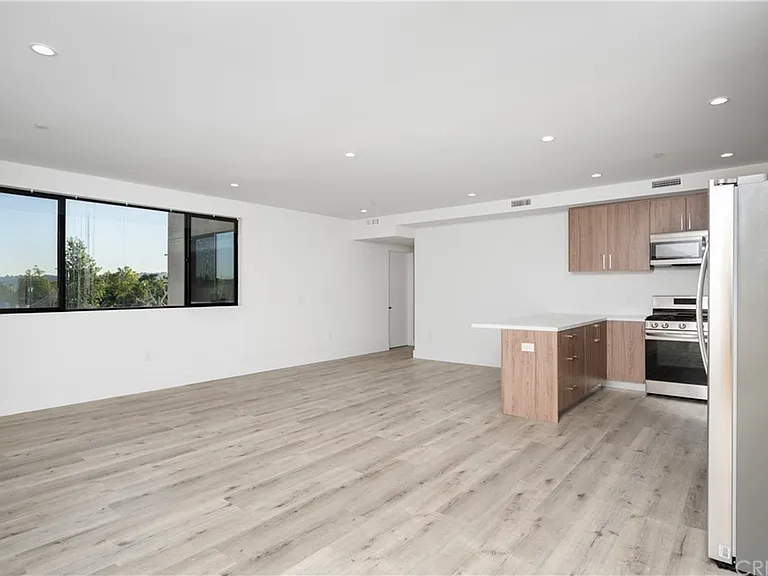 5923 Laurel Canyon Blvd #200 — Photo 1