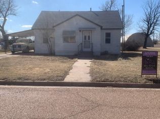 215 N 4th St, Dighton, KS 67839