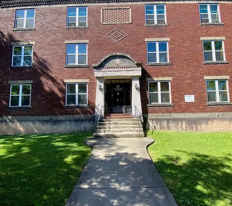 15 Grand Blvd