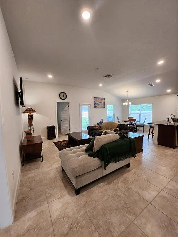 3 bed, 2.0 bath, 1368 sqft, $3,600 — Photo 2