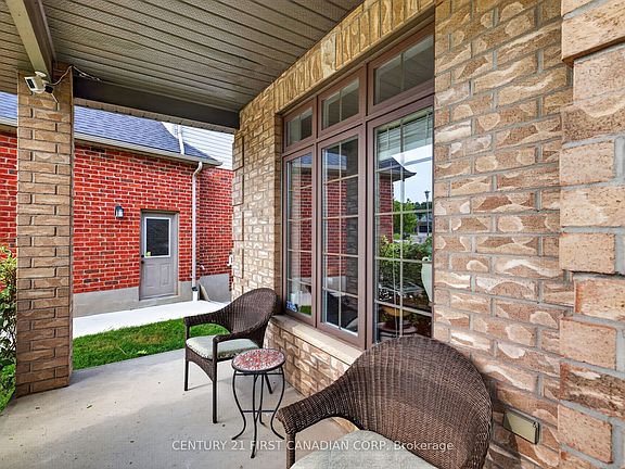 3rd image of 834 Talisman Cres