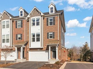 941 Coletta Cir, Naperville, IL 60563