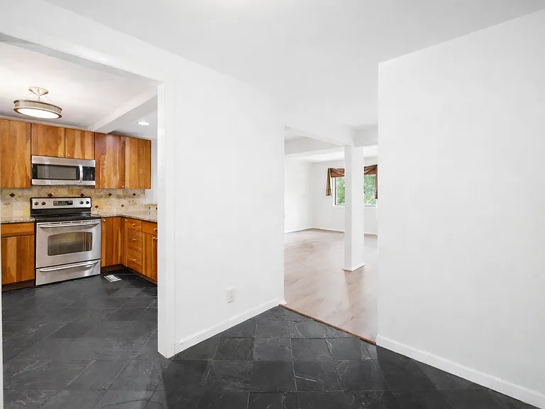 9923 Lake Landing Rd — Photo 3