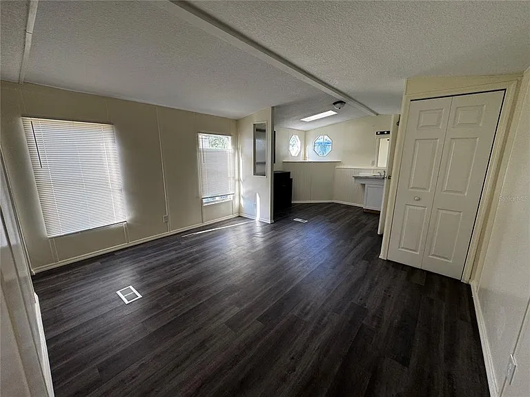 1001 NE 77th St #25 — Photo 6