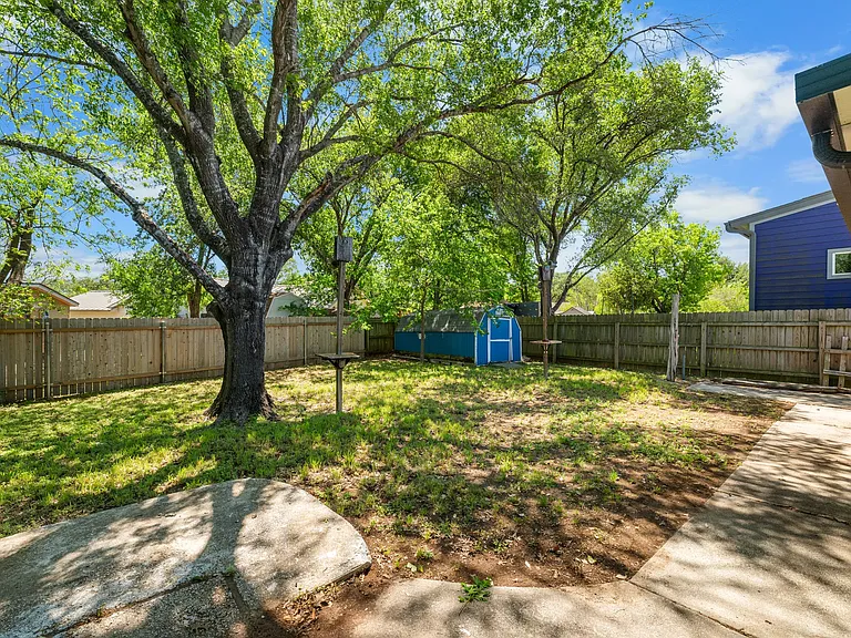 7501 Whistlestop Dr — Photo 25
