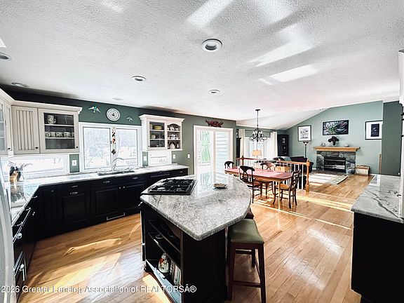 4th image of 805 Southlawn Ave
