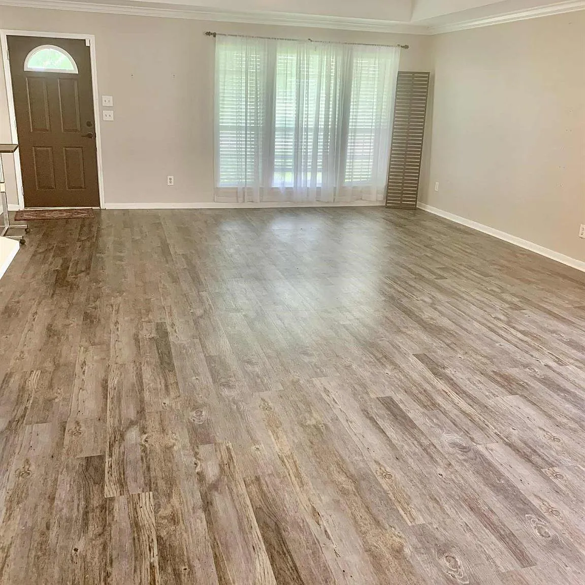 4 bed, 2.0 bath, 1845 sqft, $1,900 — Photo 2