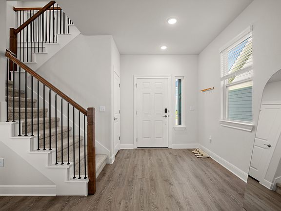 4th image of 2904 Mary Elizabeth Dr