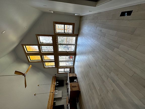 5th image of 450 Pavilion Rd