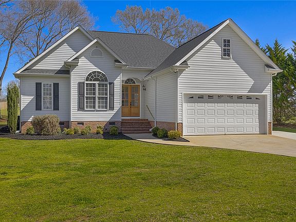 2nd image of 603 Pineland Meadows Rd