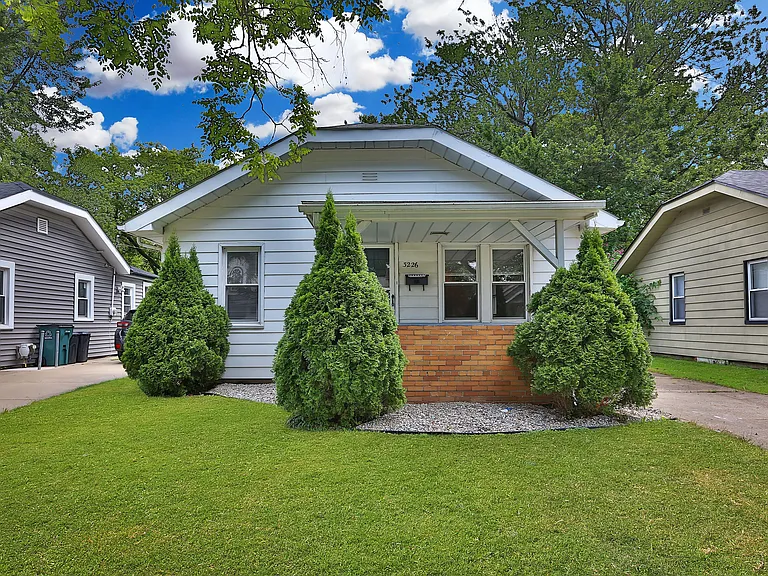 3226 Grayson St — Photo 1