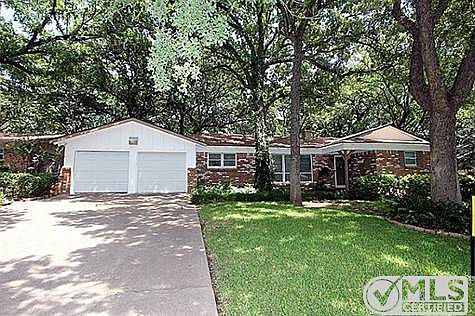 1st image of 707 Oakwood Dr