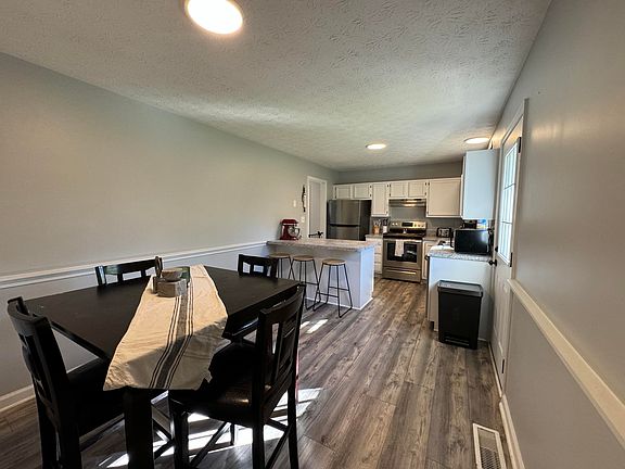 4th image of 515 W Margaret Dr