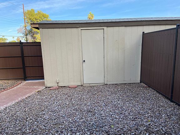 5th image of 901 E Shobe Dr