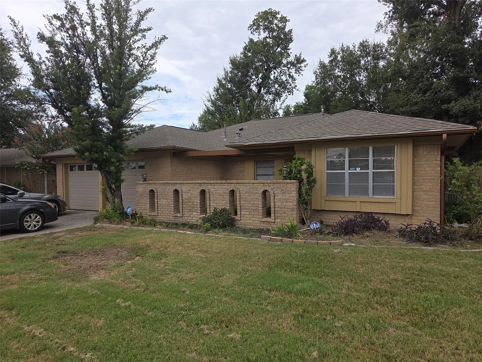 4 bed, 2.0 bath, 1745 sqft, $1,950 — Photo 1