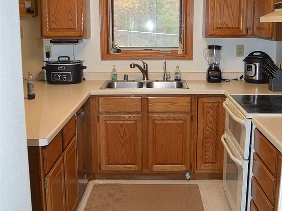 5th image of 7787 Evergreen Dr W