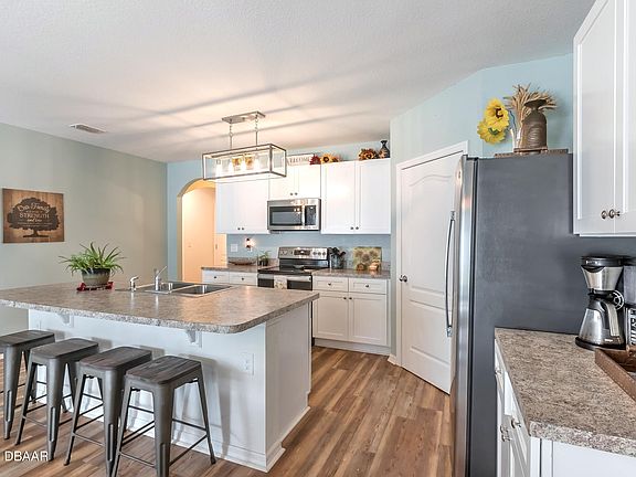 5th image of 403 Babs Ct