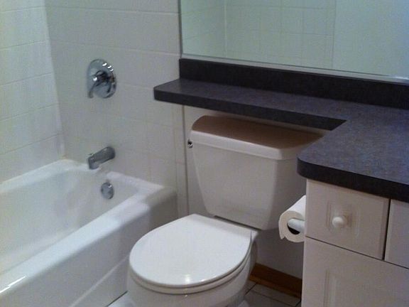 4th image of 2737 N Wayne Ave #2E